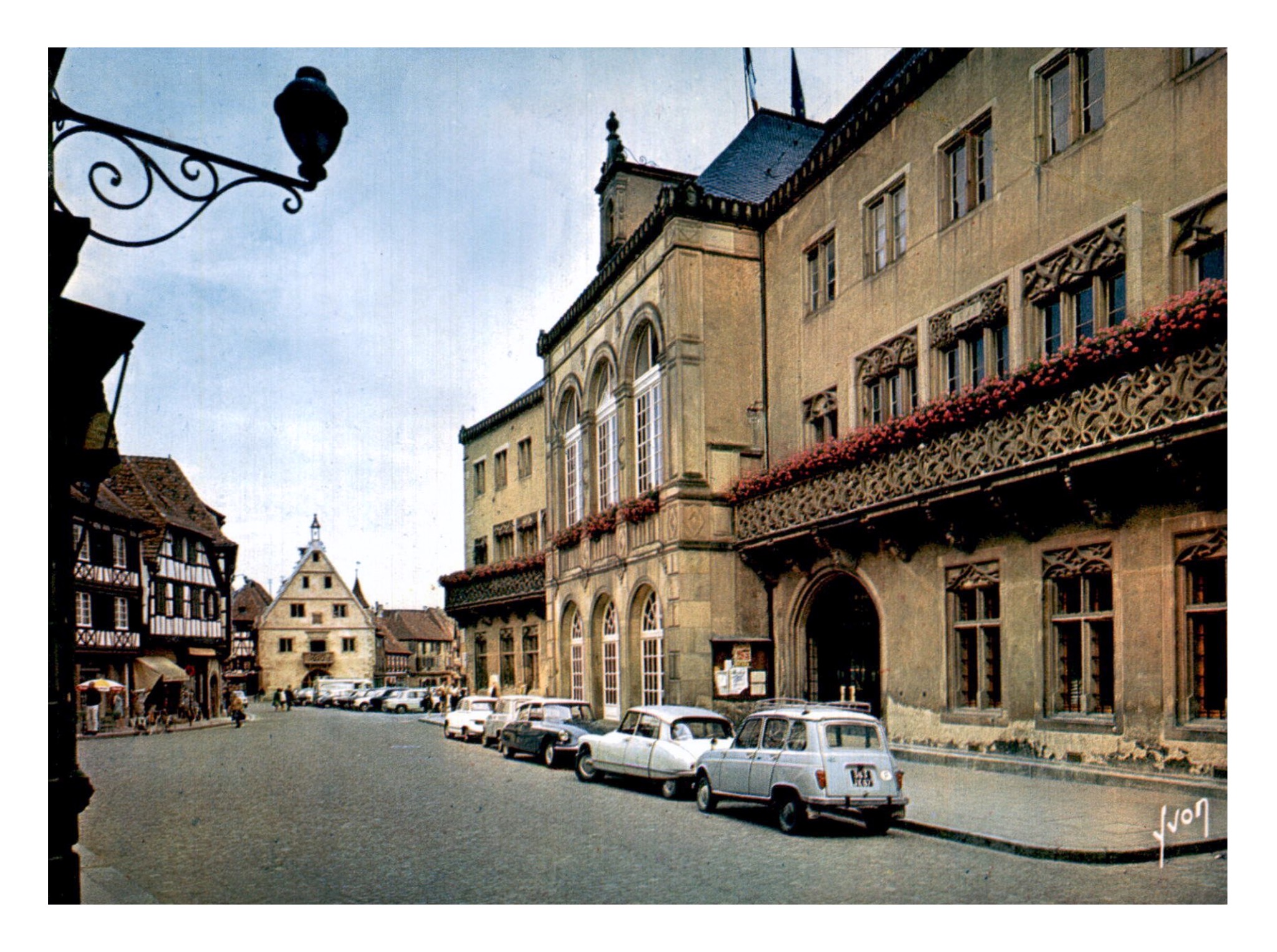 Obernai, Bas Rhin, l'Hôtel de Ville et son Balcon fleuri (Yvon EKB 9106).jpg