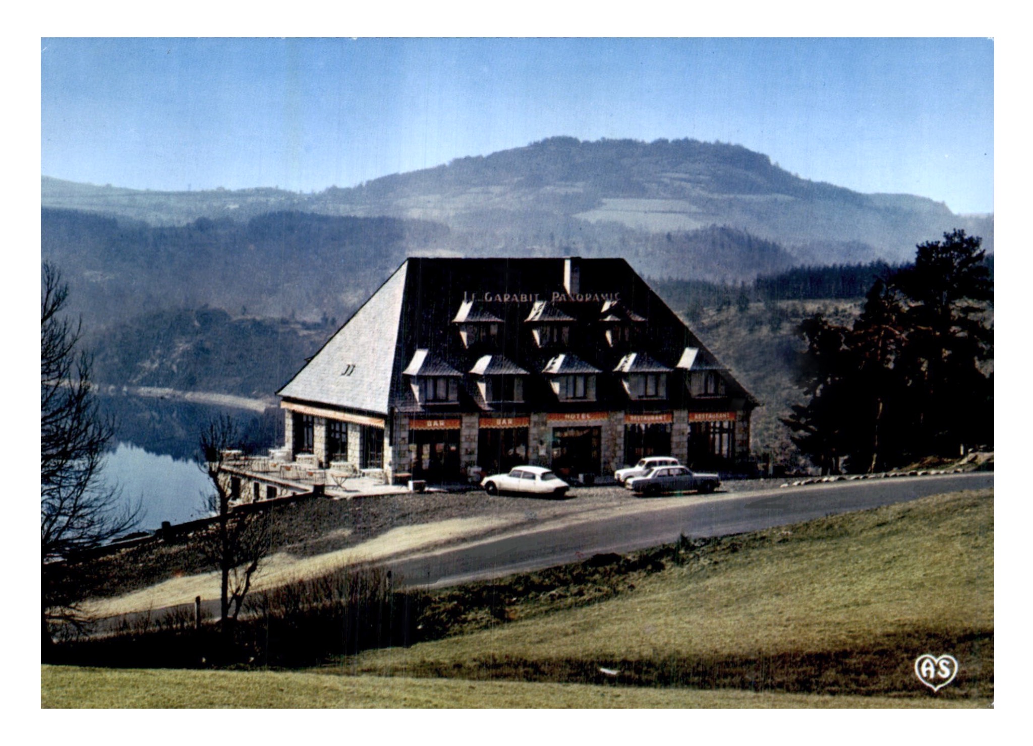 Garabit, Cantal (AS 517).jpg