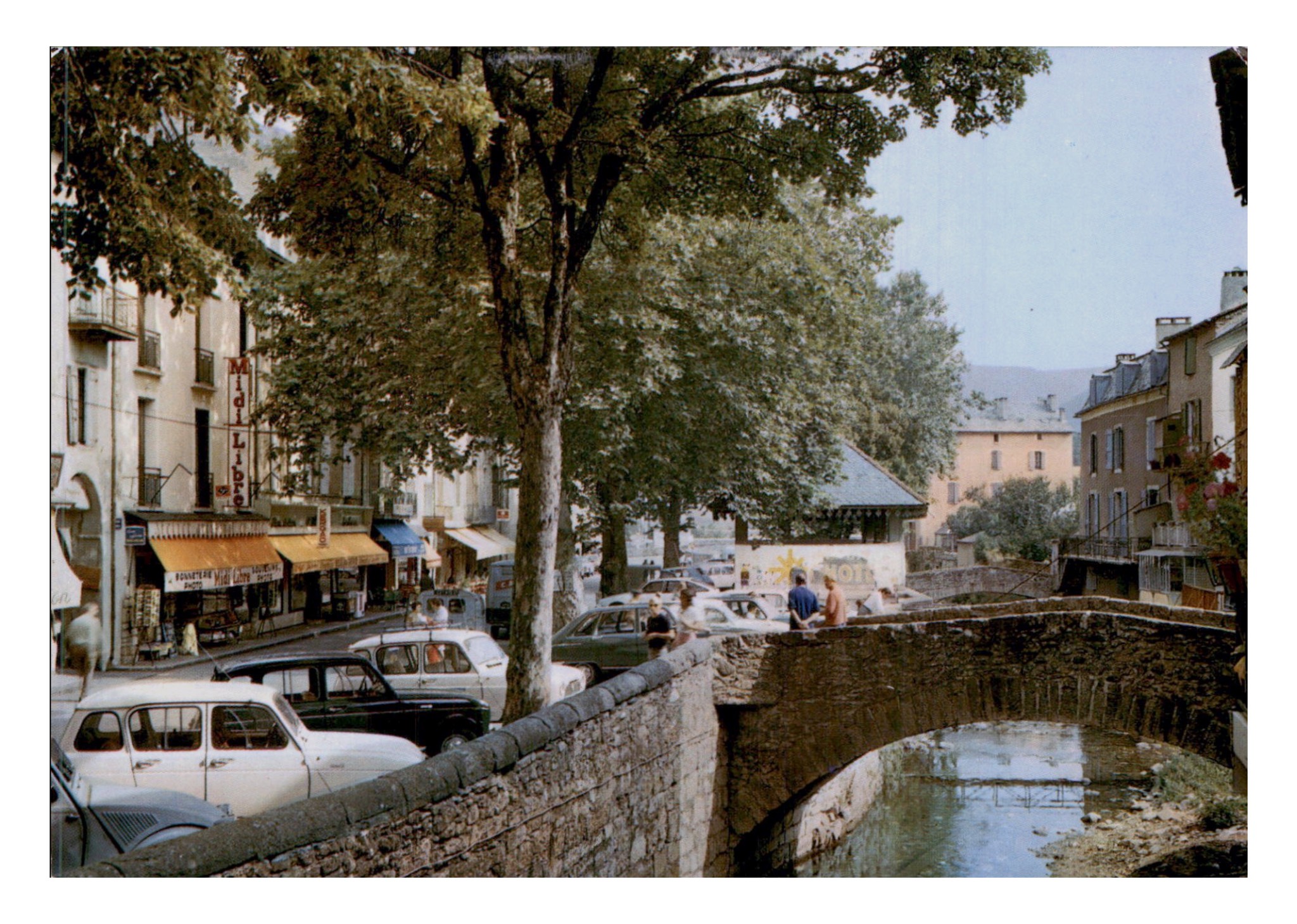 Meyrueis, Lozère, le Centre Ville (SCP 702).jpg