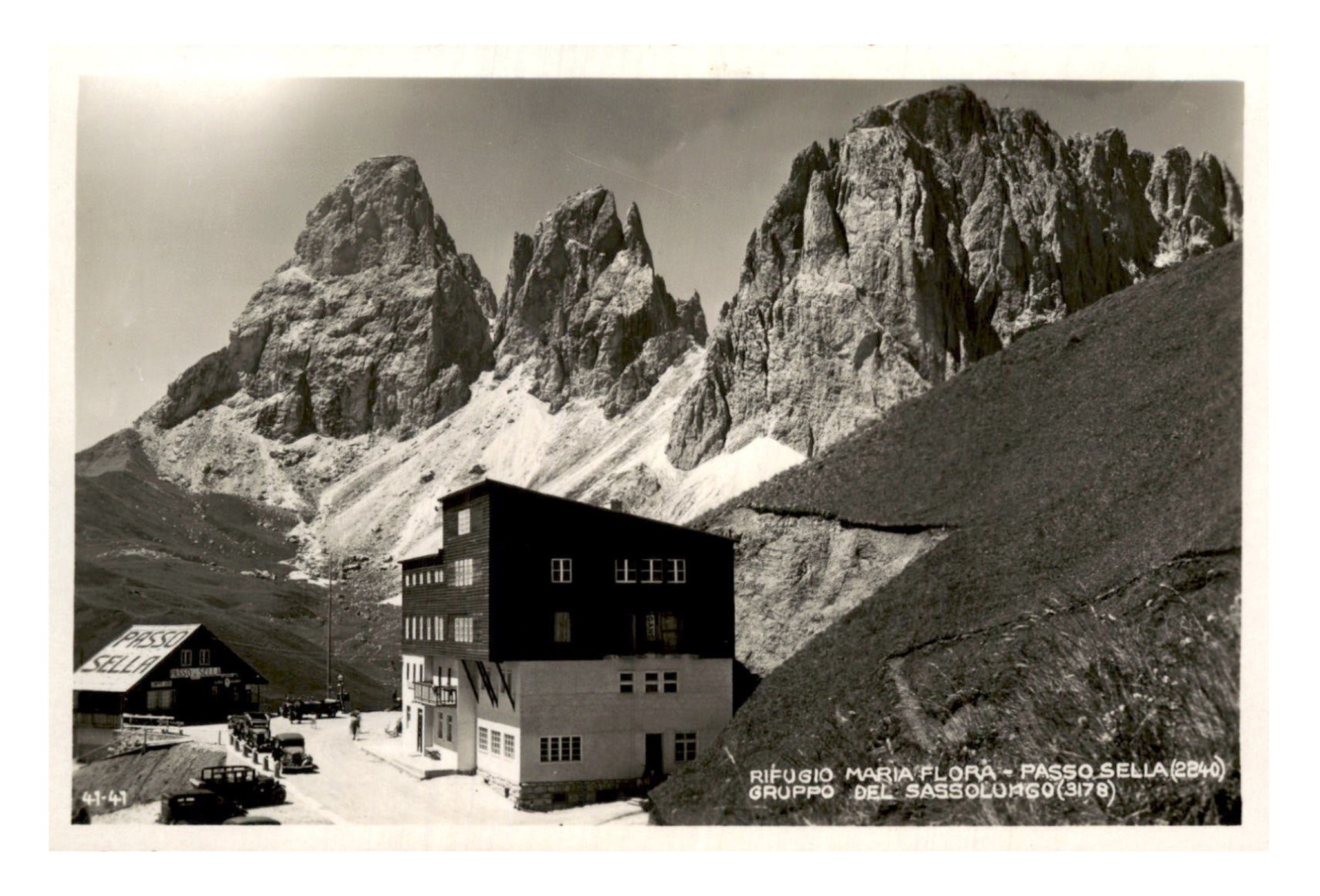 Passo Sella, Trentin Haut Adige (I) Riefugio Maria Flora (3178).jpg