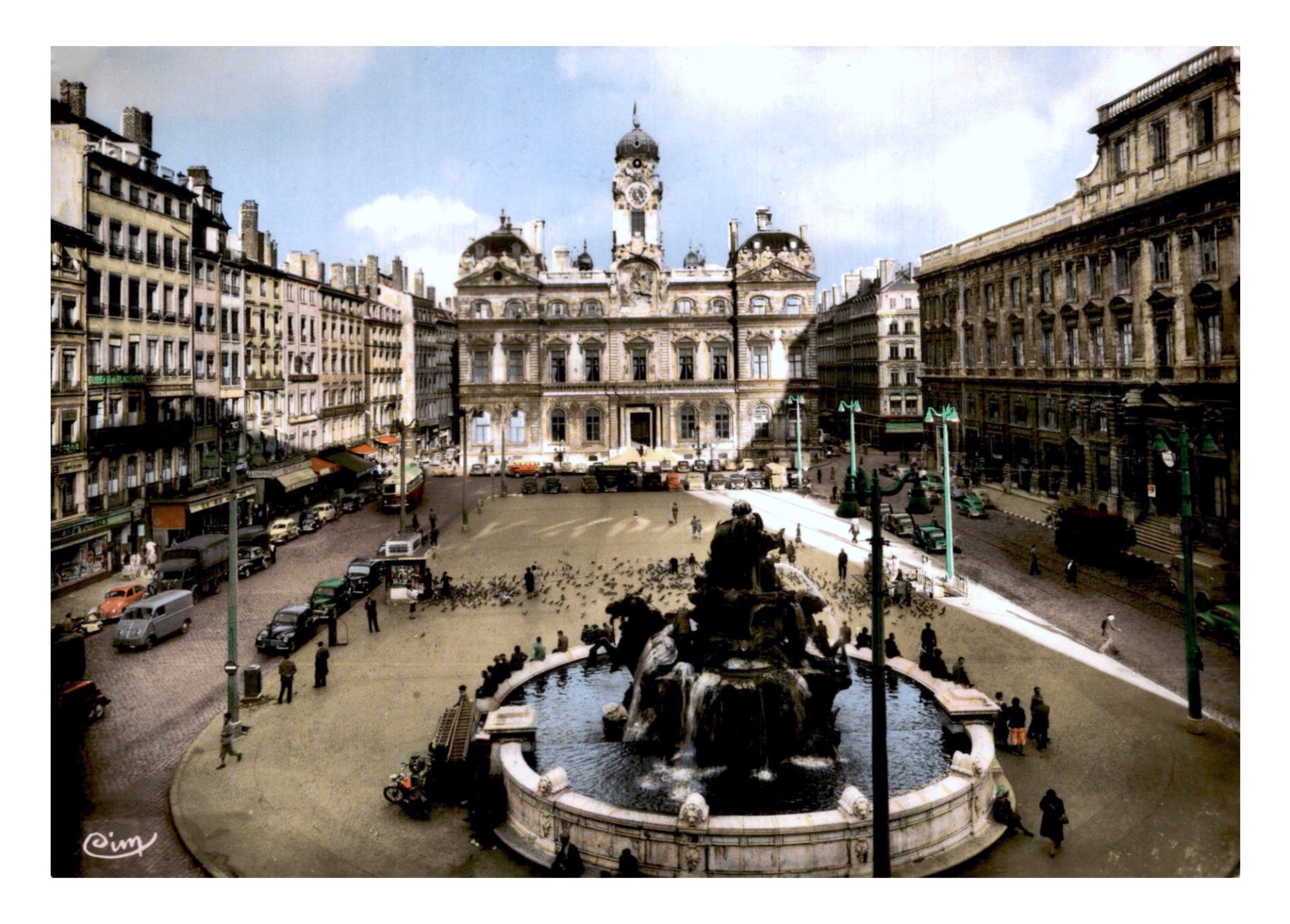 Lyon, Place des Terreaux (Cim).jpg