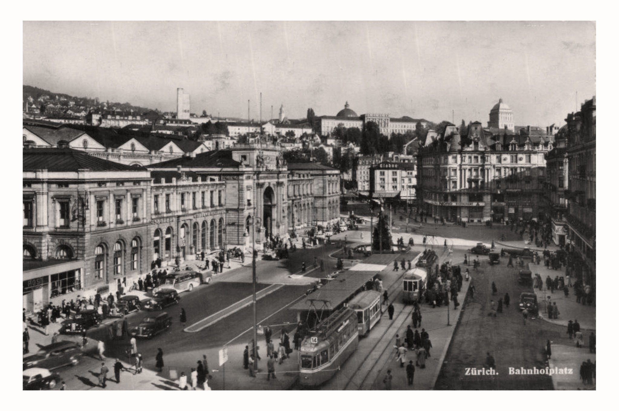 Zurich (CH) Place de la Gare.jpg