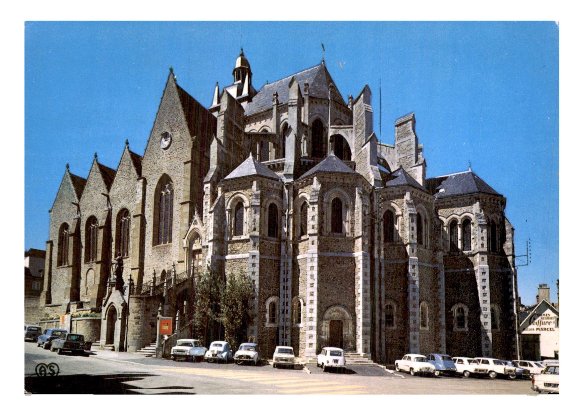 Mayenne, Mayenne, la basilique Notre Dame  (AS 1).jpg