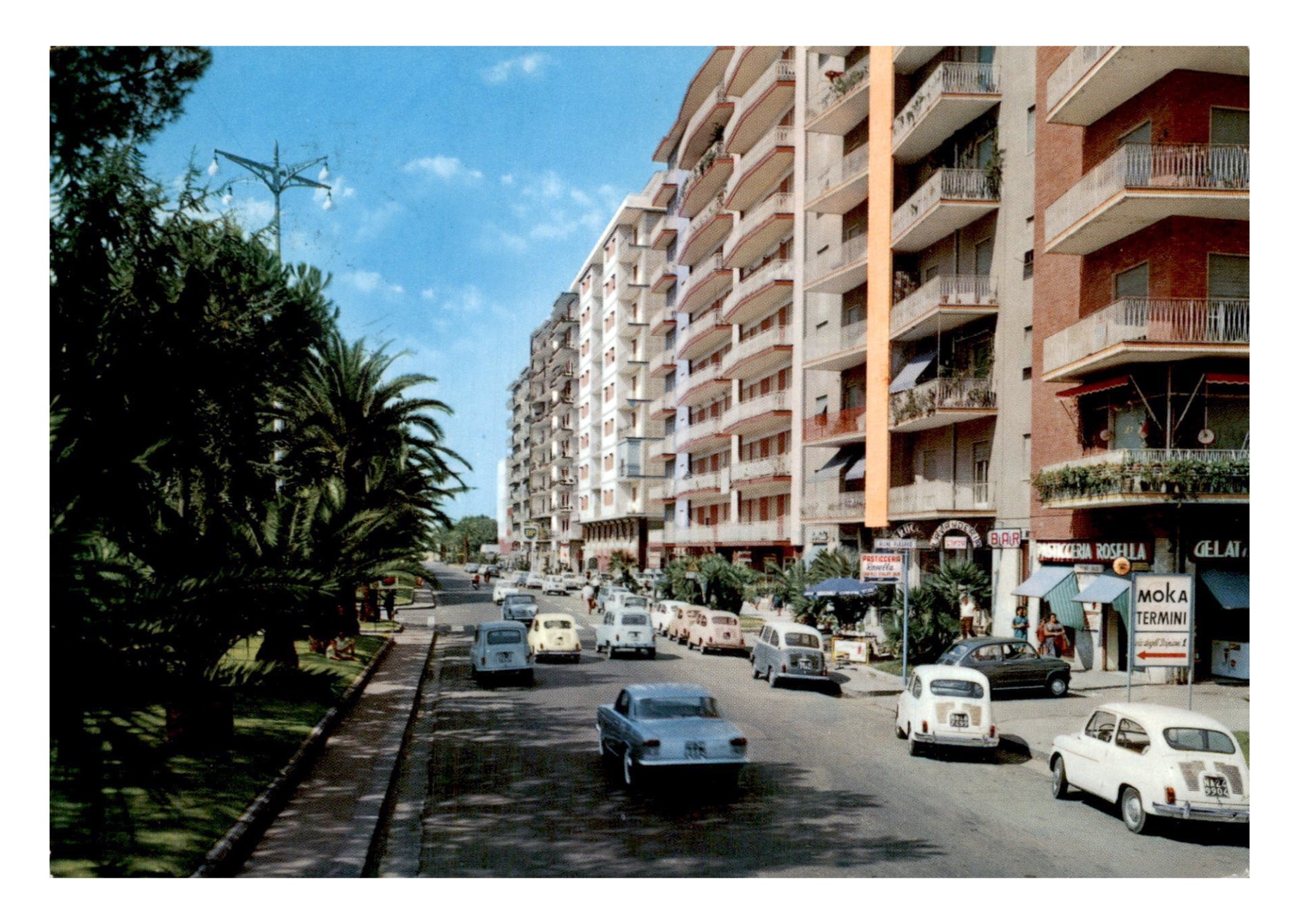 Naples, Campanie (I) avenue Auguste.jpg
