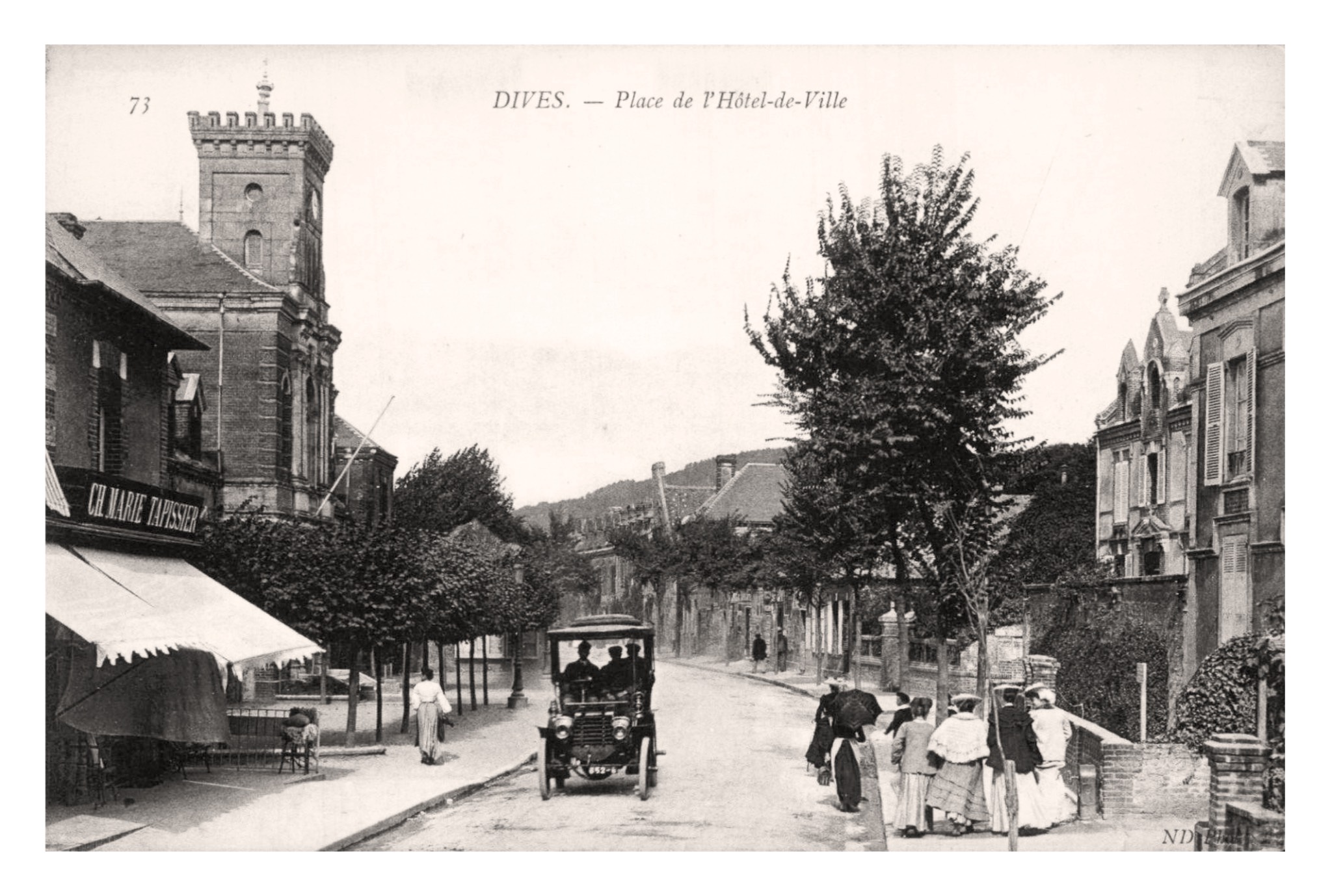 Dives, Calvados, Place de l'Hôtel de Ville (ND 71).jpg