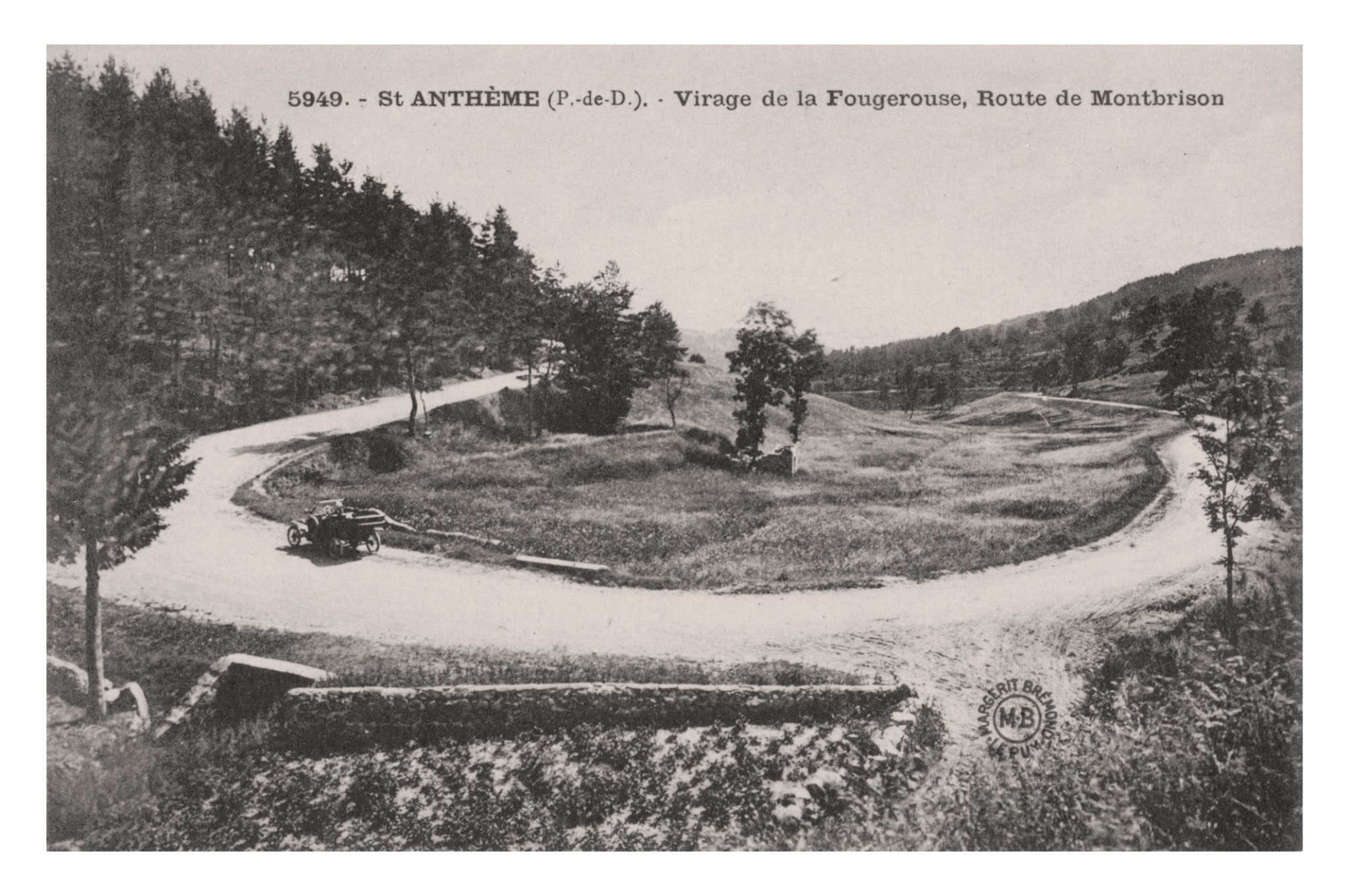 Saint Anthème, Puy de Dôme, route de Montbrison (MB 5949).jpg