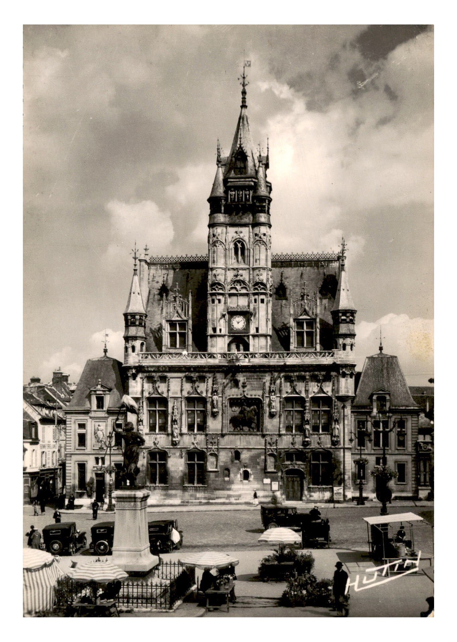 Compiègne, Oise, l'Hôtel de Ville (Hutin).jpg