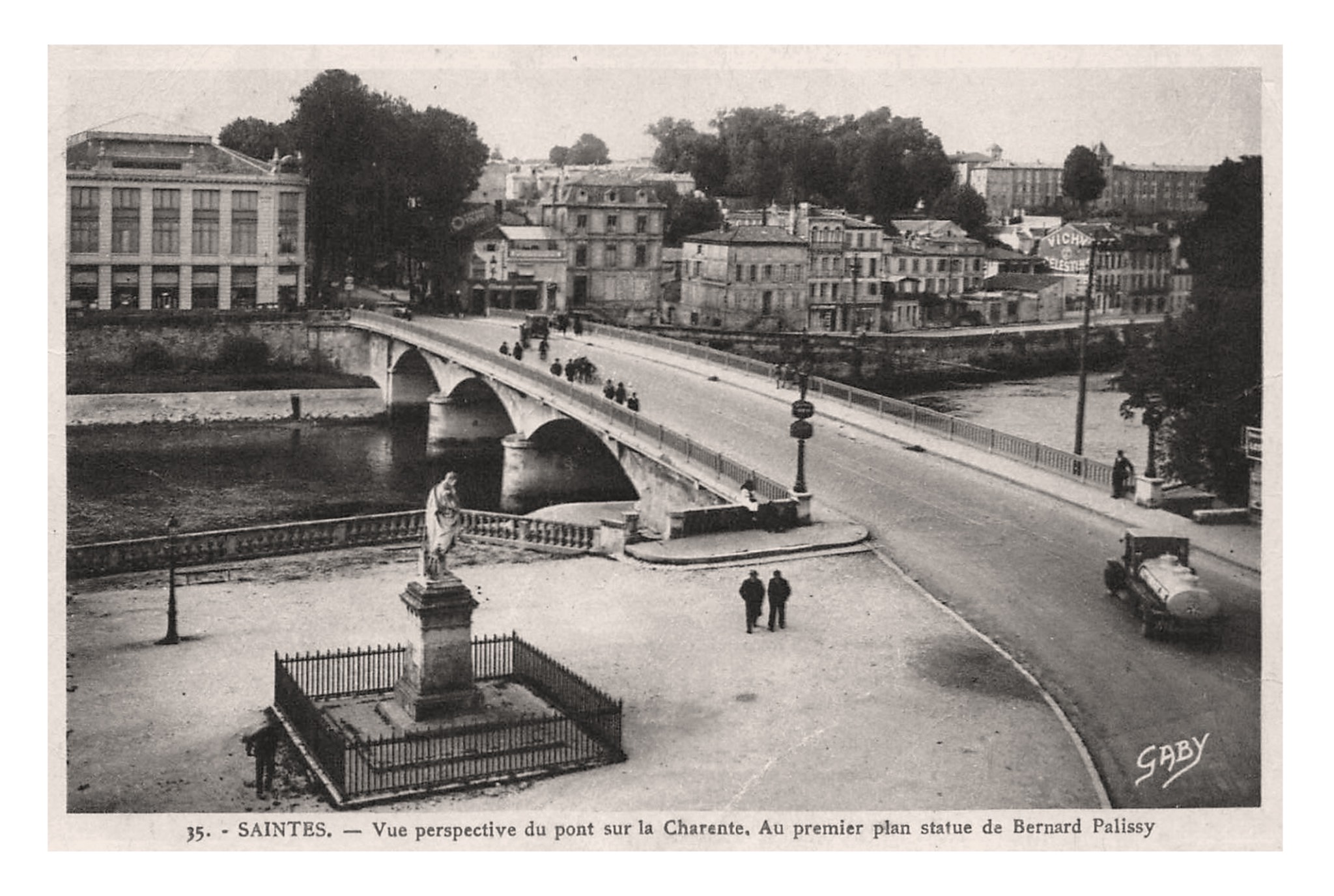 Saintes, Charentes Maritimes (Gaby 15).jpg