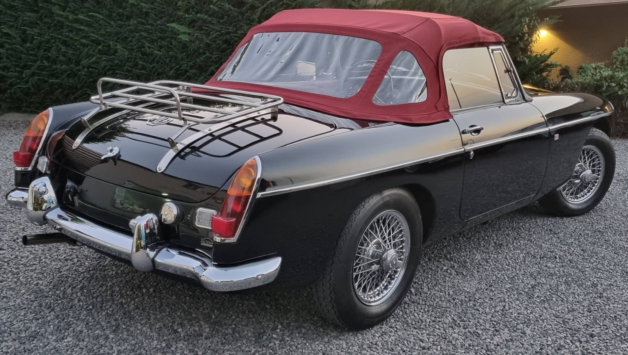 mgb capote.jpg