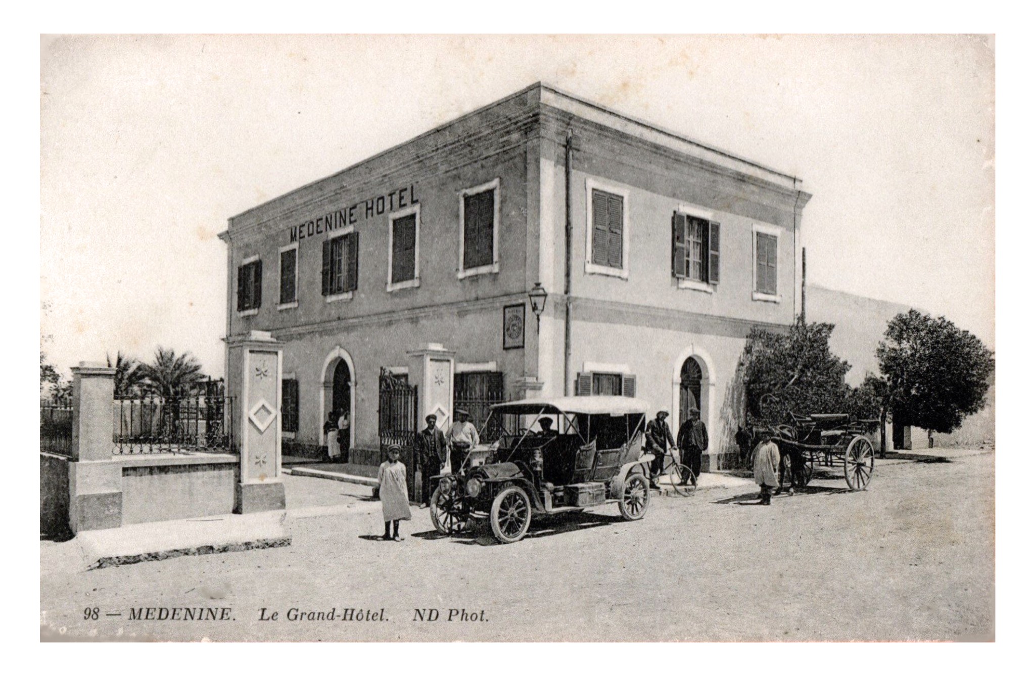 Medenine (T) le Grand Hôtel (ND 98).jpg
