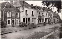 1954_Nogent_le_Bernard_287229_-_Renault_Juvaquatre.jpg