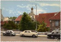 1956_Sevres_289229_-_Peugeot_403_et_Renault_4cv.jpg