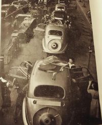 Atelier_-_Chaine_d_assemblage_-_Peugeot_202.jpg