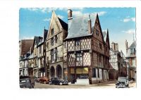 Bourges_281829_-_Citroen_Traction2C_Ford_Vedette___.jpg