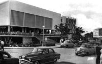 Canet-Plage_286629_-_Simca_Vedette2C_Versailles_et_Aronde2C_Peugeot_203___.jpg