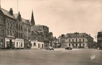 Caudry_285929_-_Place_du_General_de_Gaulle_-_Auto-Union2C_Renault_4cv___.jpg