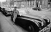 Francoise_Sagan_avec_sa_Jaguar_XK140.jpg