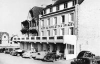 Hardelot-Plage_286229_-_Peugeot_203_commerciale_et_fourgonette.jpg