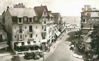 La_Baule_-_Place_Leclerc.jpg