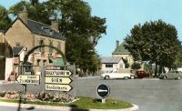 Lorris_284529_-_Panhard_PL_17_Camionette_bachee.jpg