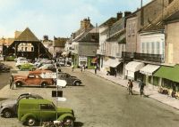Milly_la_Foret_289129_-_Renault_Juvaquatre_et_4cv2C_Citroen_2cv_et_Traction___.jpg