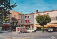 Mirambeau_281729_-_Renault_42C_6_et_162C_Citroen_HY.jpg