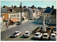 Neuilly_en_Thele_-_Simca_1000_Rallye_II_et_11002C_Renault_4_et_62C_Peugeot_204_Cabriolet___.jpg