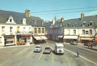 Quelque_part_-_Peugeot_4032C_Renault_Floride_ou_Caravelle2C_Renault_Galion2C_Citroen_Ami_62C__Renault_4_L.jpg