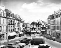 Quelque_part_-_Peugeot_D2B2C_Simca2C_Opel___.jpg