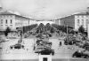 Royan_281729_-_Citroen_Traction2C_Renault_Fregate2C_Simca_Versailles.jpg