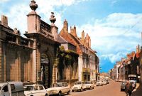 Saint_Omer_286229_-_Rue_Carnot_-_a_gauche_l_entree_du_Musee_Sandelin.jpg