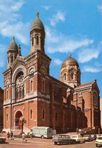 Saint_Raphael_288329_-_Citroen_HY_Magasin.jpg