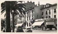 Saint_Raphael_288329_-_Renault_4cv_5_moustaches.jpg