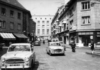 Sedan_280829_-_Rue_Gambetta_-_Peugeot_403___.jpg