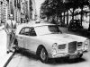 Sir_Stirling_Moss_prend_livraison_de_sa_Facel-Vega_HK_500_avec_laquelle_il_se_rendait_frequement_sur_les_circuits_Europeens___.jpg
