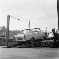Train_autos-couchettes_-_Peugeot_404.jpg
