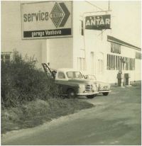 Vieux-Berquin_285929_-_Garage_Vanhove_-_Renault_Prairie_et_4L.jpg