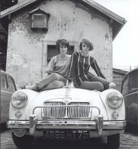 01-deneuve-dorleac.jpg
