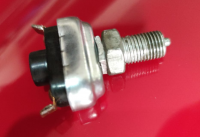 BHA4675_brake_light_switch.PNG
