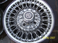 Bolt_on_MGB_wire_wheels_-_on.png
