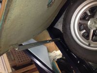 Compas_de_plancher_de_coffre_MGB_GT-Paul.JPG