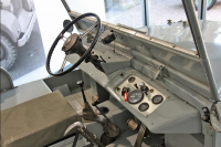 Land_Rover_center_steer.png