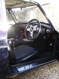 MGB_GT_habitacle_D~1.JPG