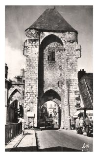 Moret_sur_Loing2C_Porte_de_Samois_28Yvon_2551329.jpg
