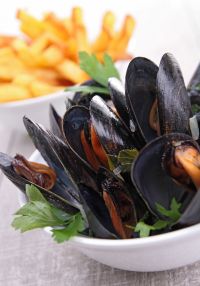 Moules-frites-c-Margouillat-Photo-Shutterstock.jpg