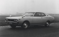 Nissan_Laurel_seventies.jpg