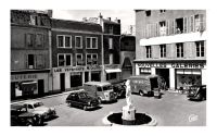 Parthenay2C_place_des_bancs.jpg