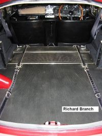 Rear_luggage_space_with_belts_1.jpg