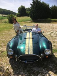 Vero_et_Gilles_avec_une_AC_Cobra.jpg