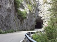 gorges-du-pichoux-tunnel.jpg